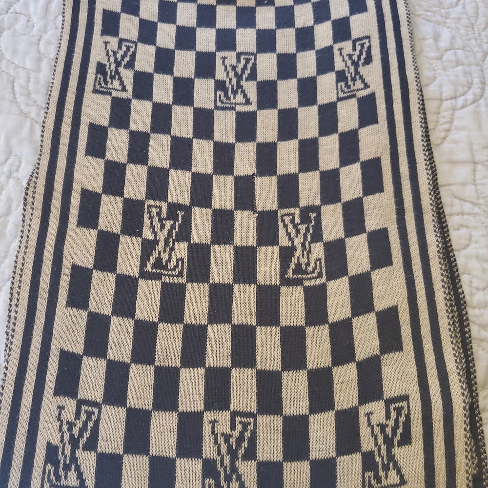Louis Vuitton Black and Cream Checkered Scarf